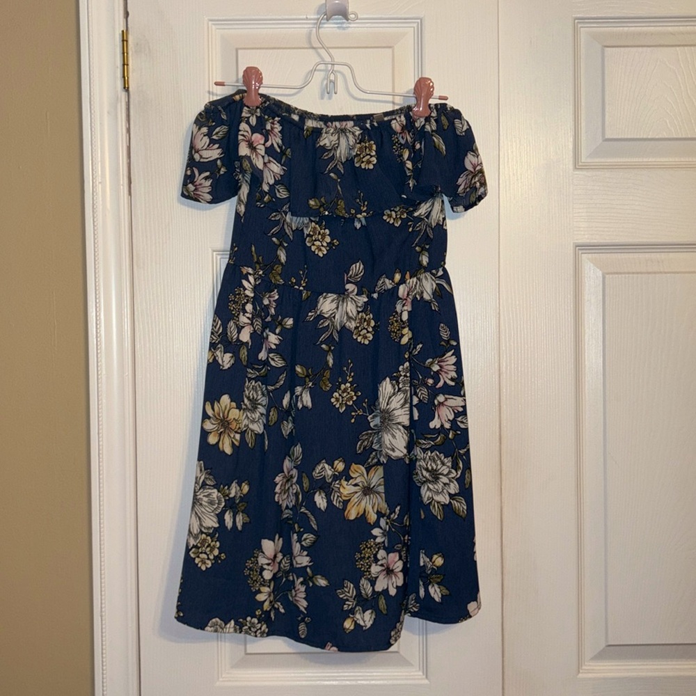Women’s size xs off the shoulder floral dress